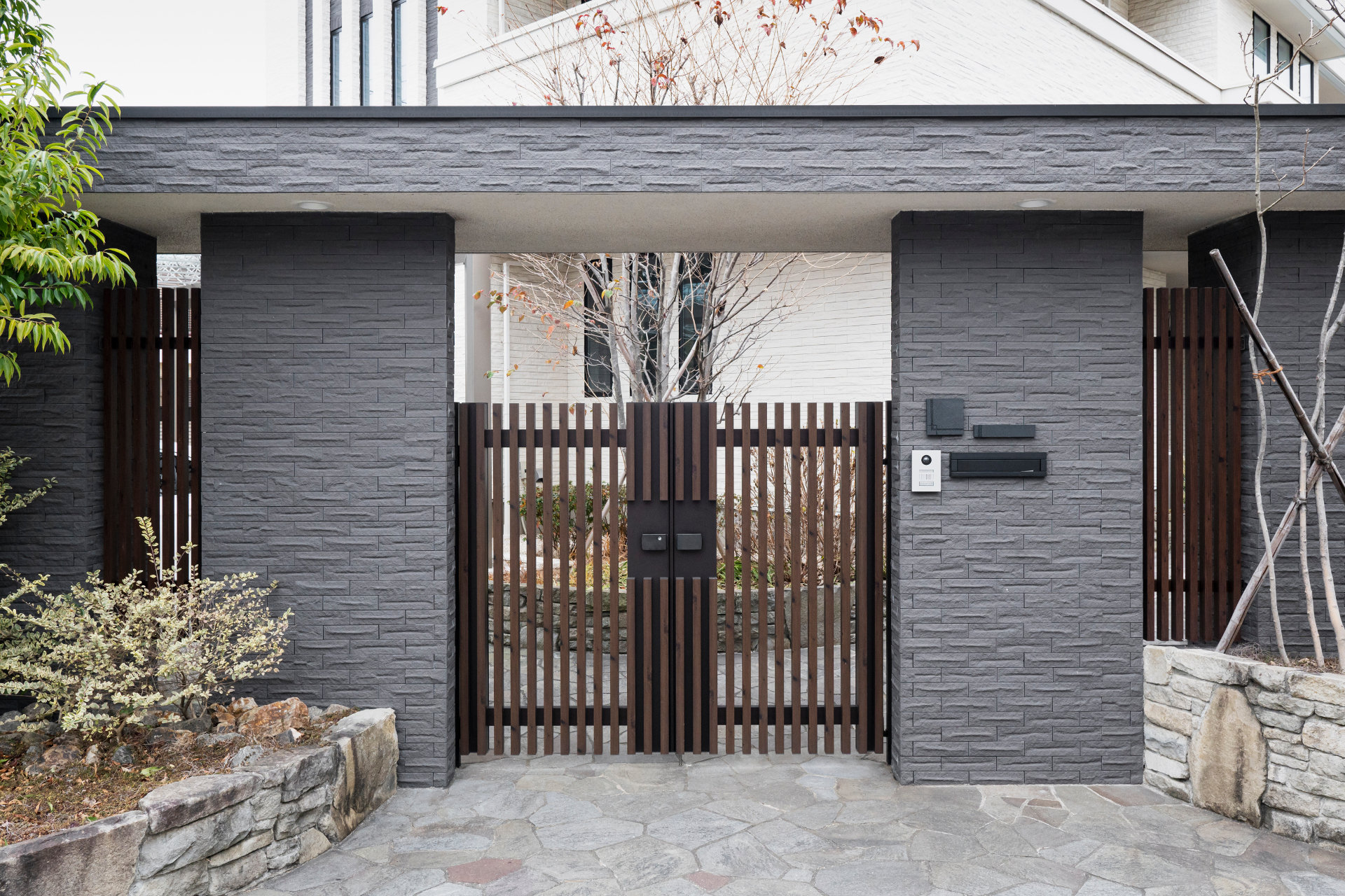 Photo d'une clôture d'une entrée d'une maison japonaise